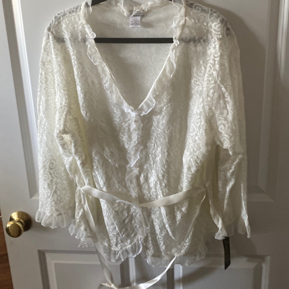 Size 3x creme colored lace blouse with pearl buttons and a ribbon belt.